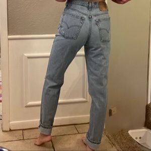 Vintage Levi’s 512 Slim Fit Tapered Leg High Waisted- size 8 long